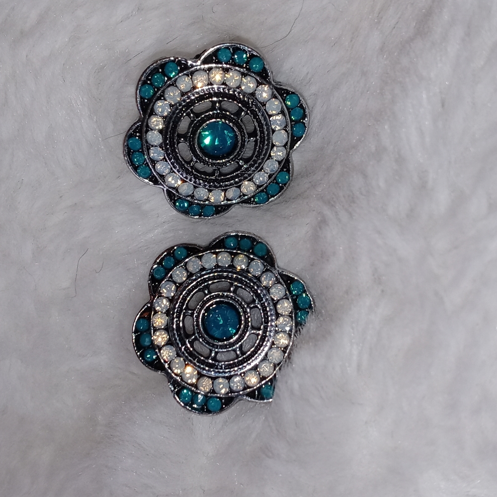 Pre-owned Unworn Pretty Floral Earrings - Picture 3 of 3